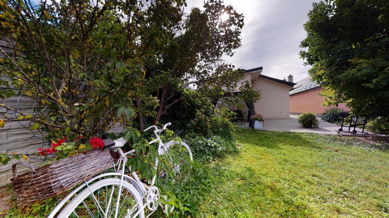 Alia House With Garden In Piestany Villa Exterior photo